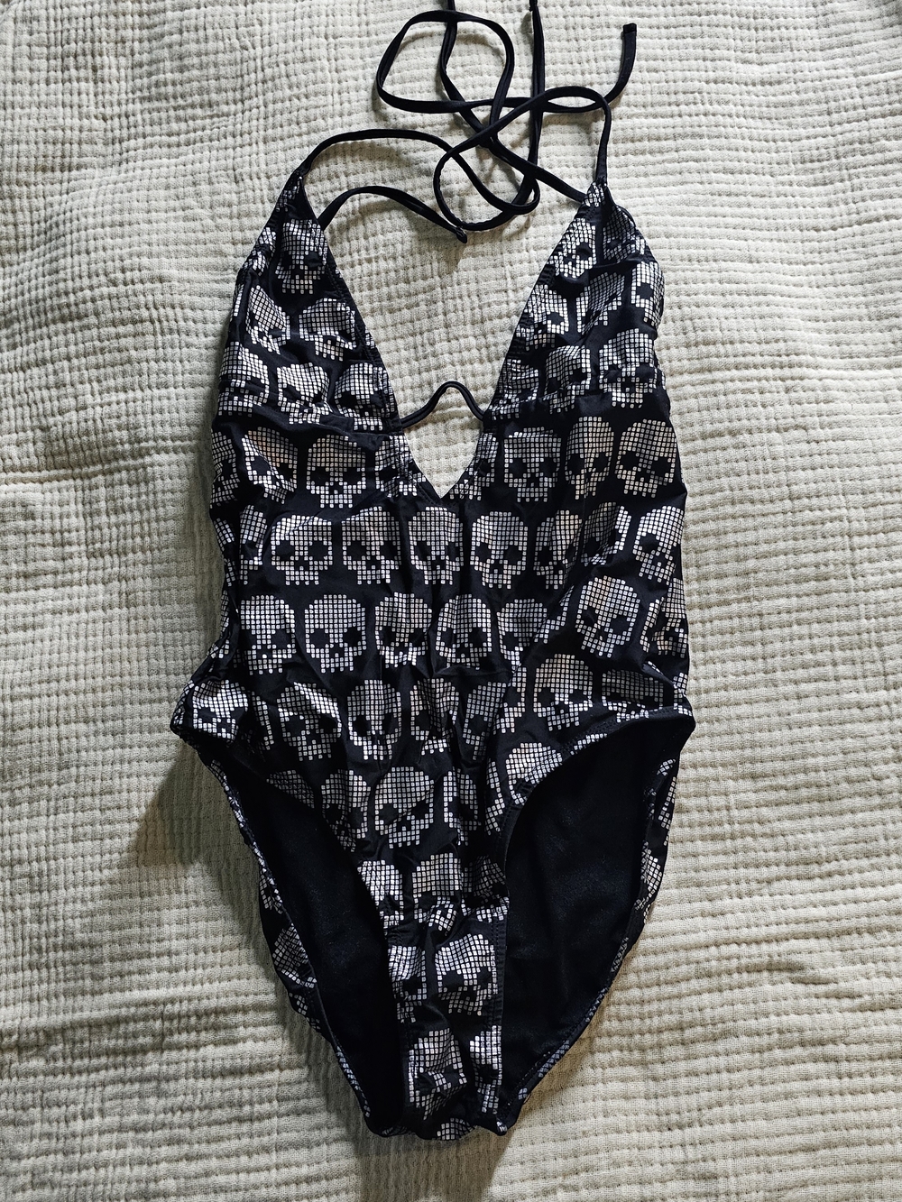 Women's Black Skull Print One-Piece Swimsuit
